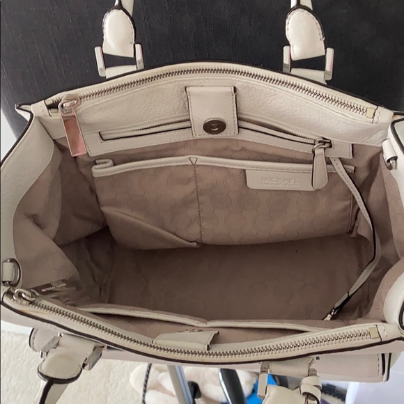 Michael Kors Handbag - Picture 5 of 8